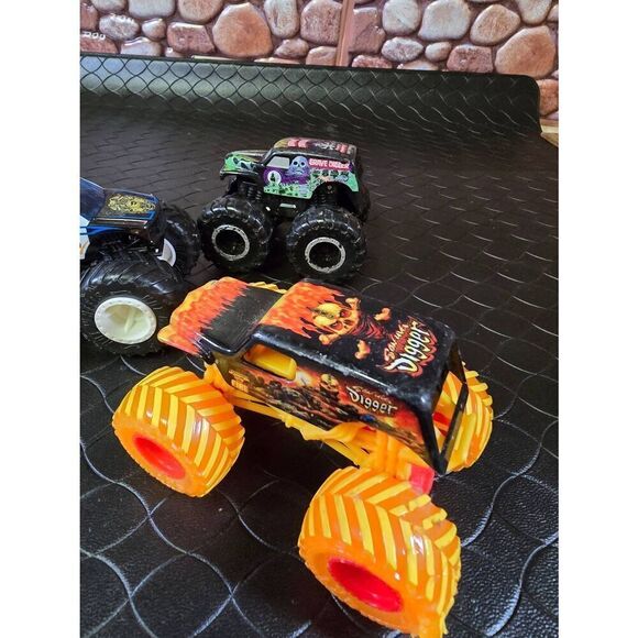 Hot Wheels Monster Truck Bundle #A53 - Picture 4 of 8